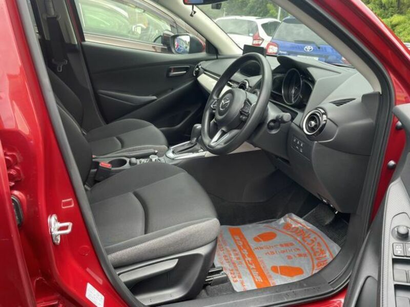 MAZDA2