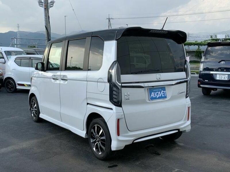 N BOX CUSTOM