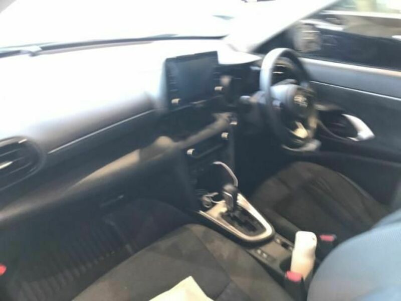 YARIS CROSS