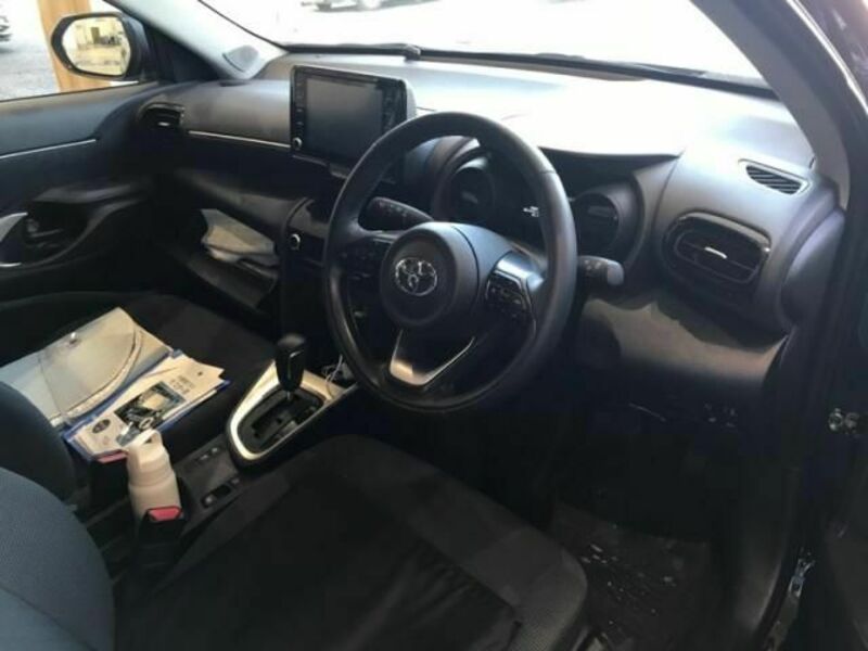 YARIS CROSS