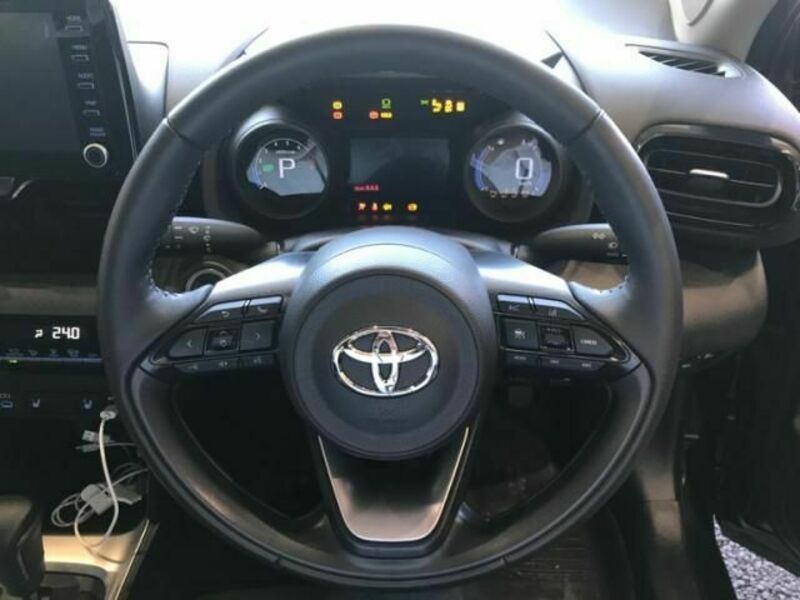 YARIS CROSS