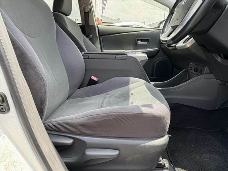 PRIUS ALPHA