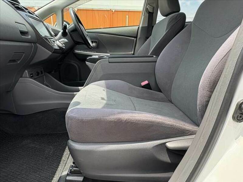 PRIUS ALPHA