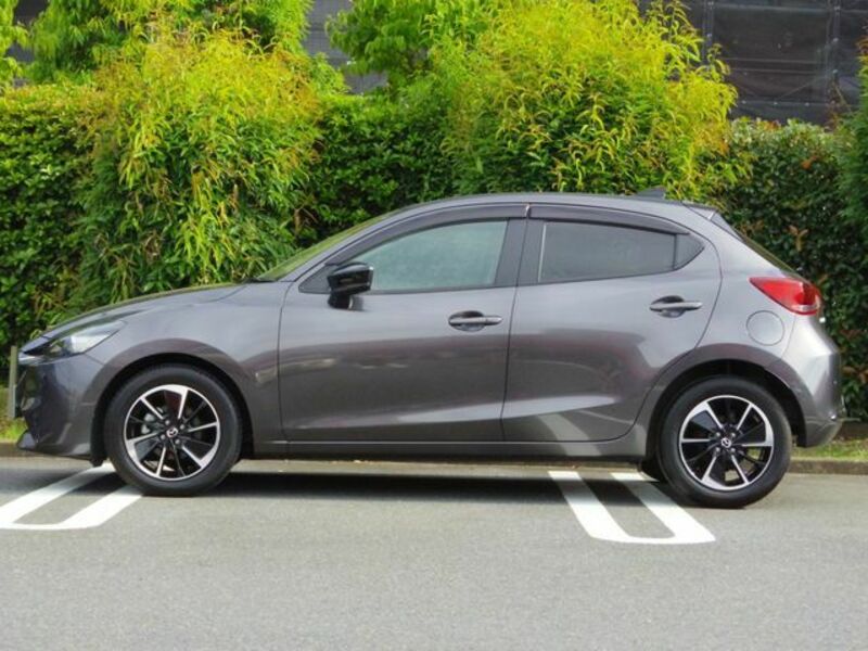MAZDA2