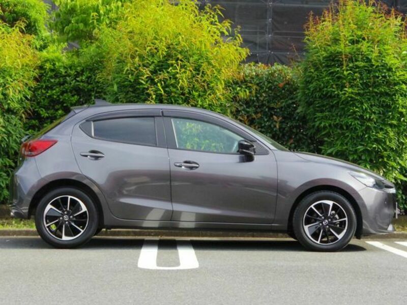 MAZDA2