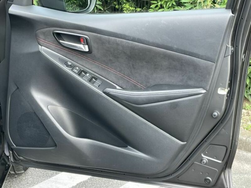 MAZDA2