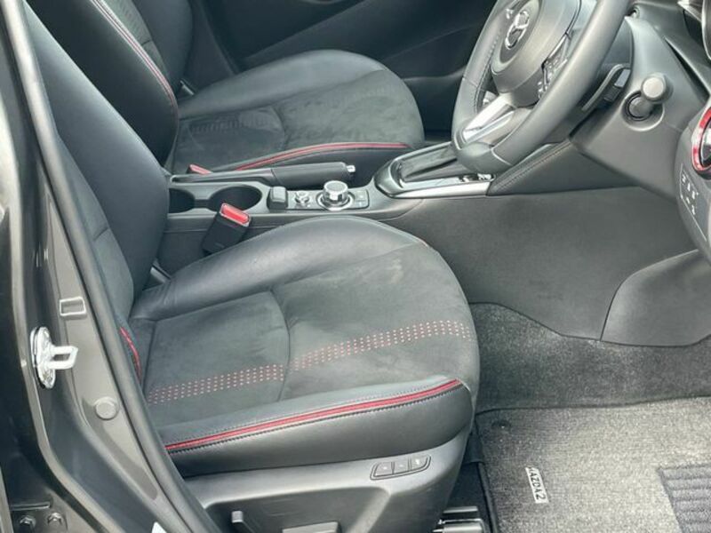 MAZDA2
