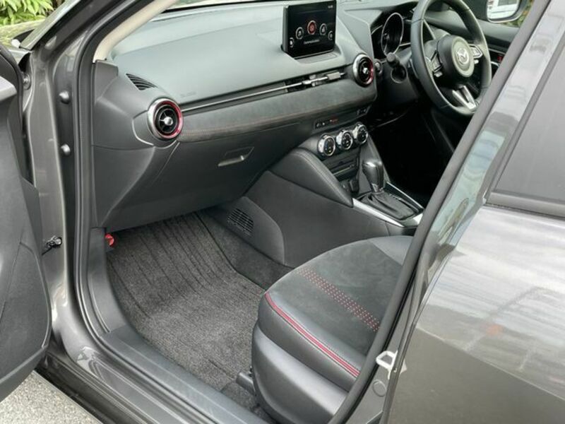 MAZDA2