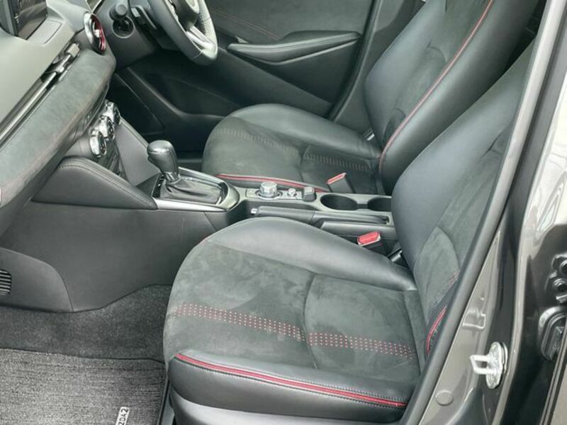 MAZDA2