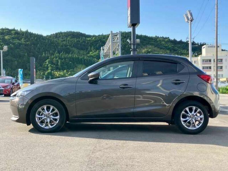 MAZDA2