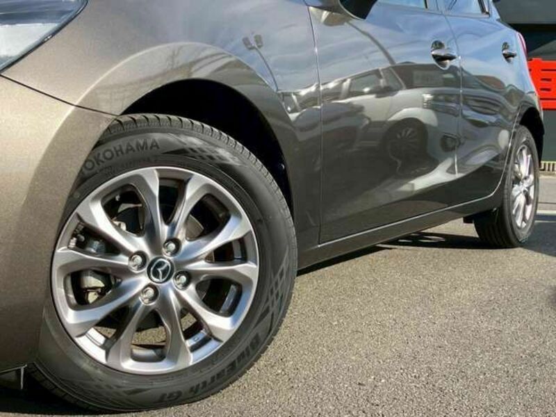 MAZDA2