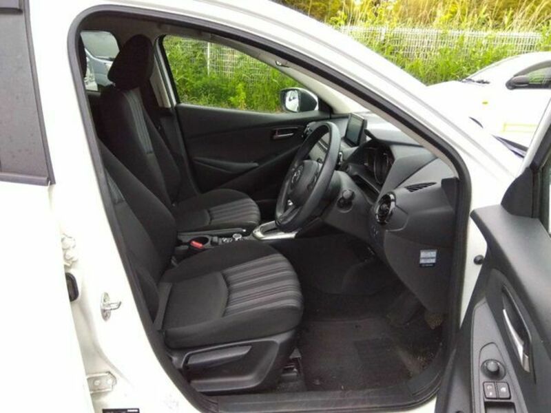 MAZDA2
