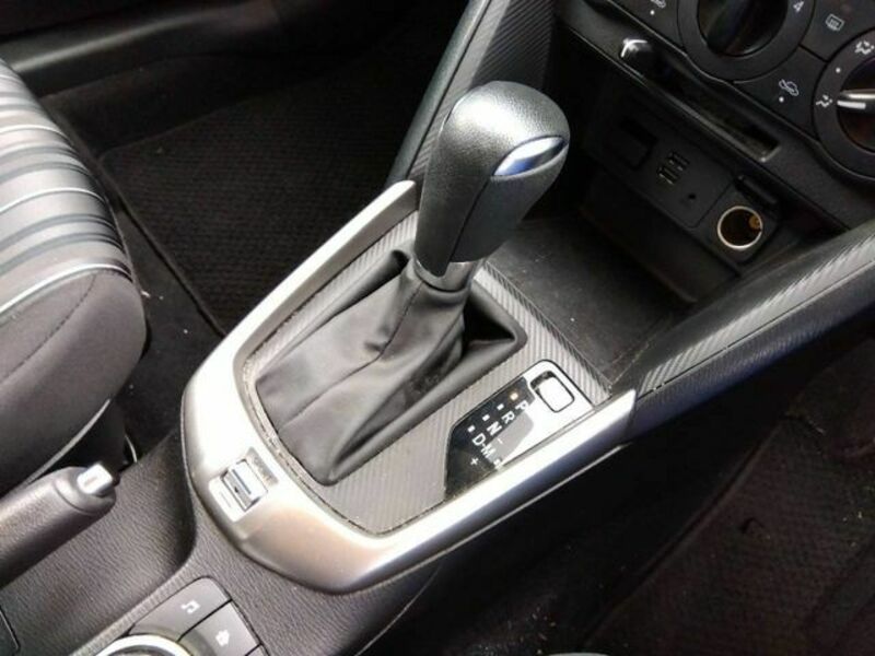 MAZDA2