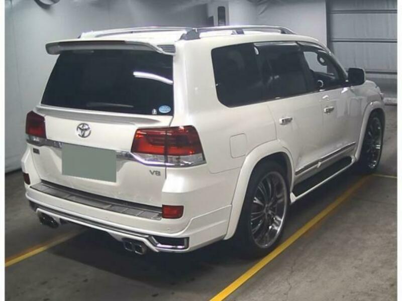 LAND CRUISER