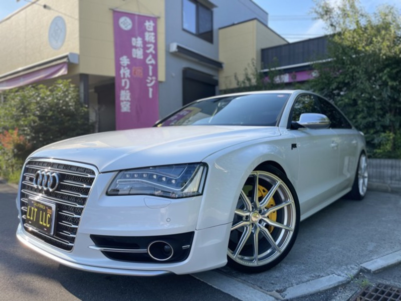 AUDI S8