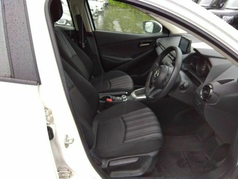 MAZDA2