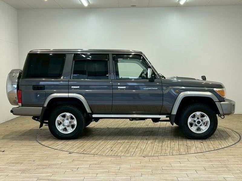 LAND CRUISER