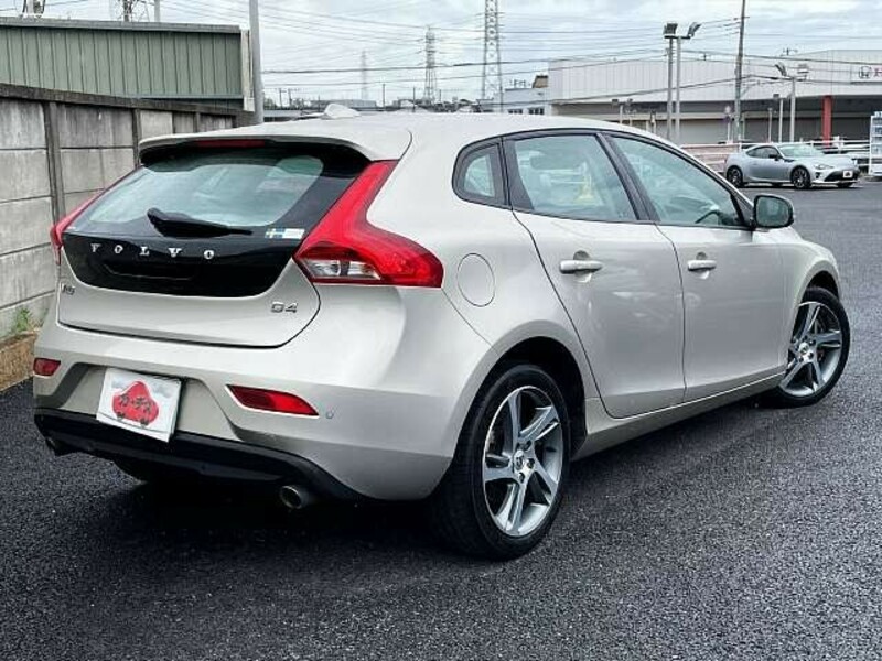 V40
