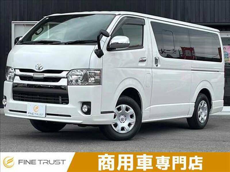 TOYOTA HIACE VAN