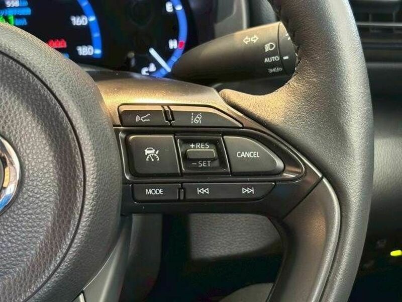 YARIS CROSS