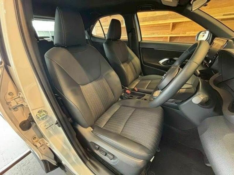 YARIS CROSS