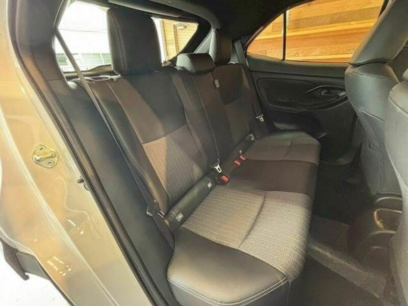 YARIS CROSS
