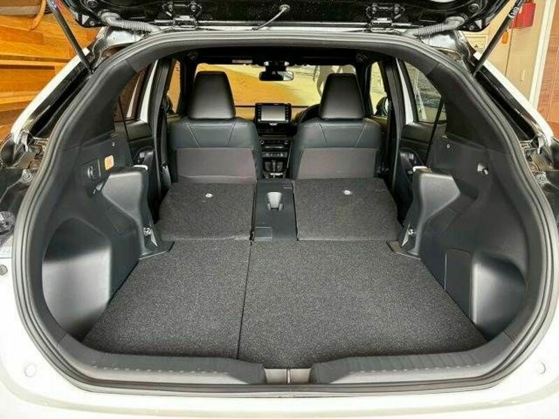 YARIS CROSS