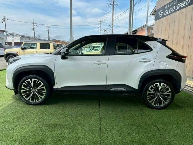 YARIS CROSS