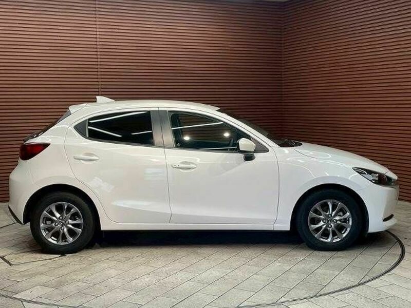 MAZDA2