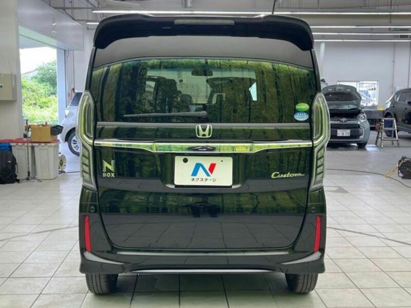 N BOX CUSTOM