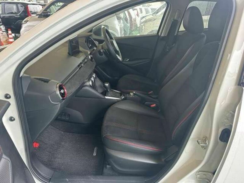 MAZDA2