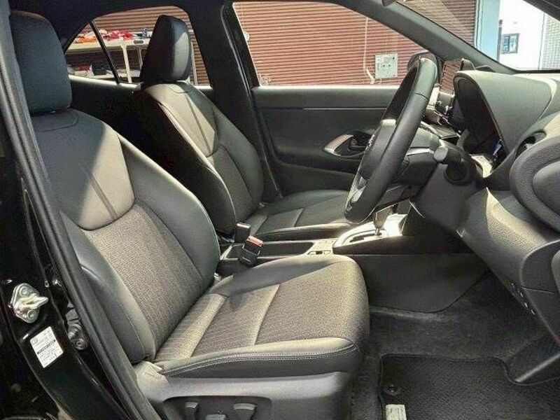 YARIS CROSS