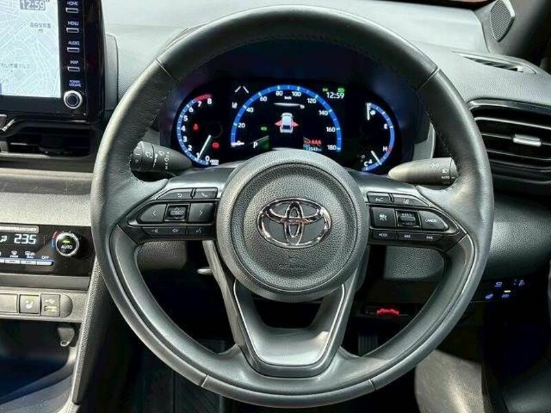 YARIS CROSS