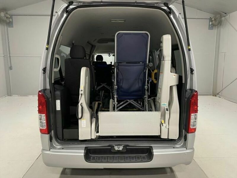 HIACE COMMUTER