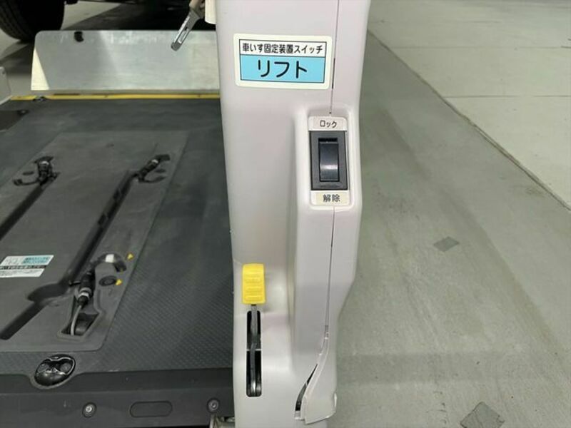 HIACE COMMUTER