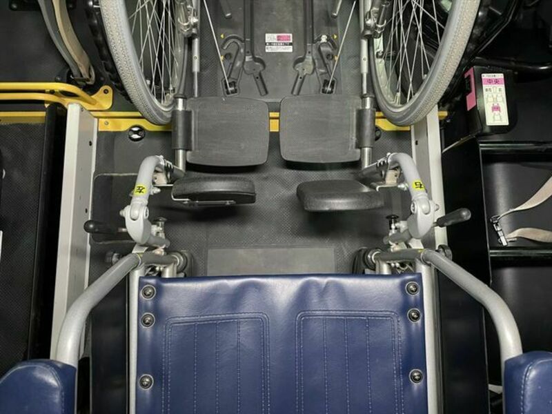HIACE COMMUTER