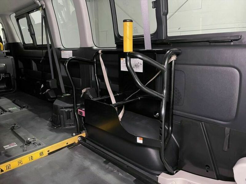 HIACE COMMUTER