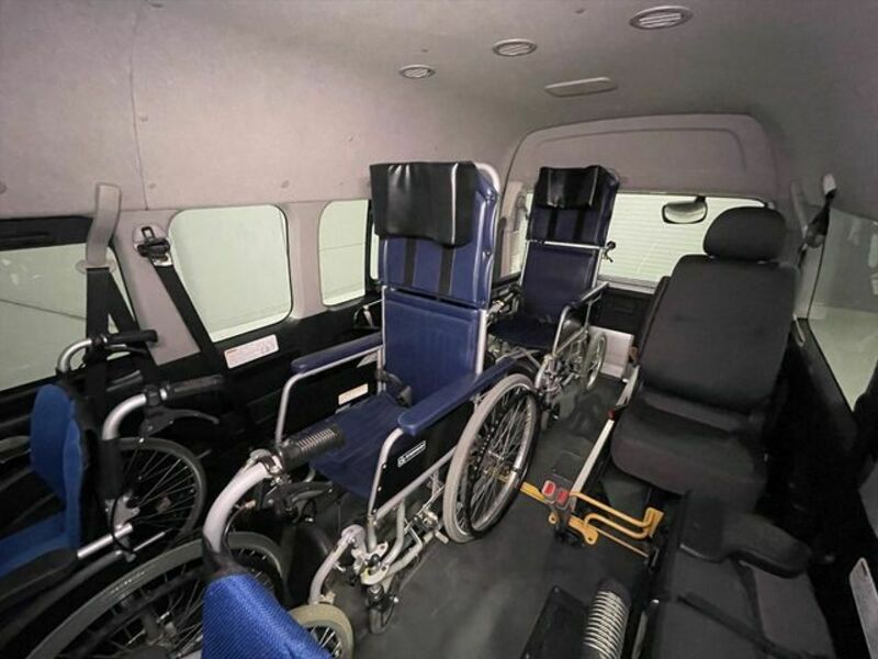 HIACE COMMUTER