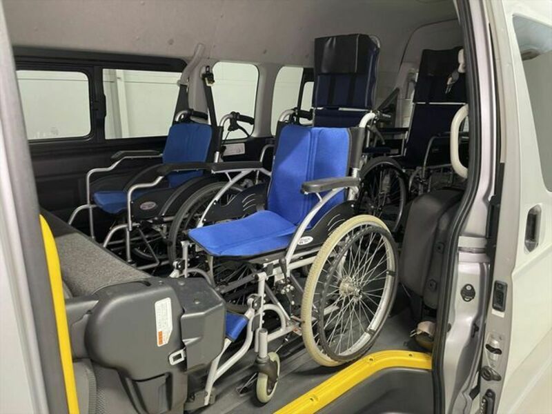 HIACE COMMUTER