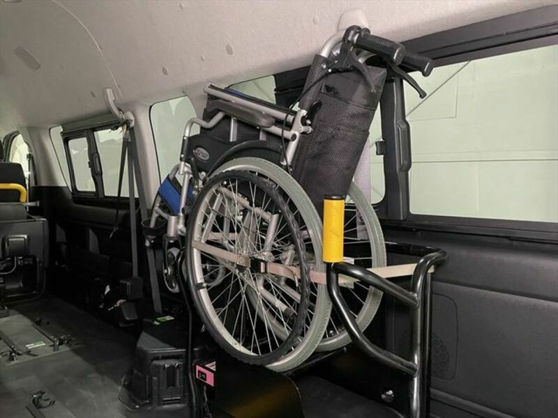 HIACE COMMUTER