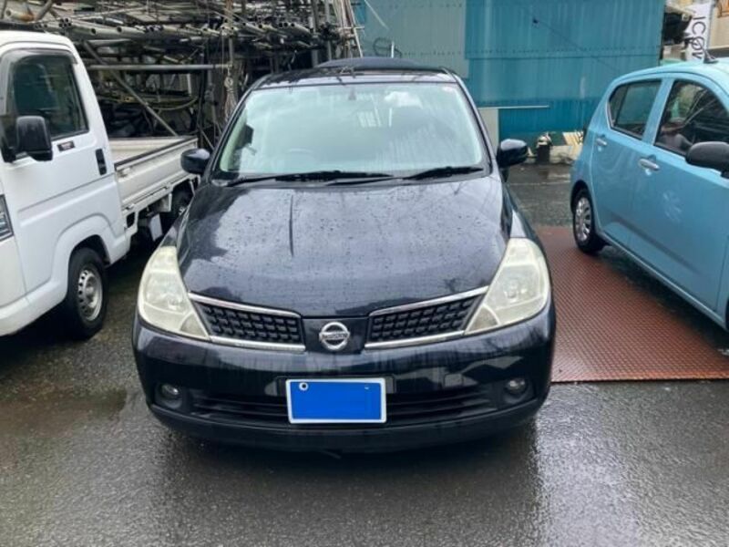 NISSAN TIIDA