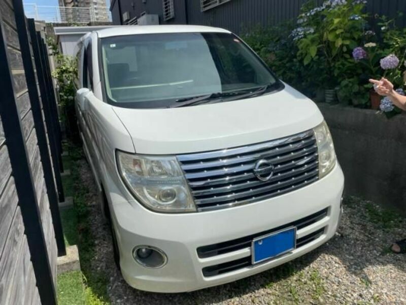NISSAN ELGRAND