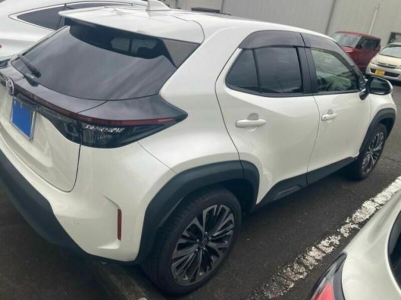 YARIS CROSS