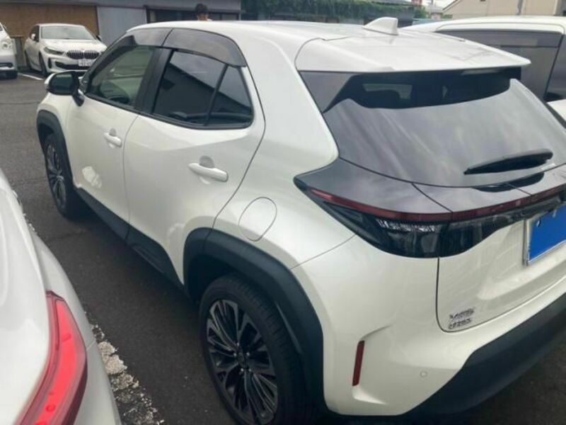 YARIS CROSS