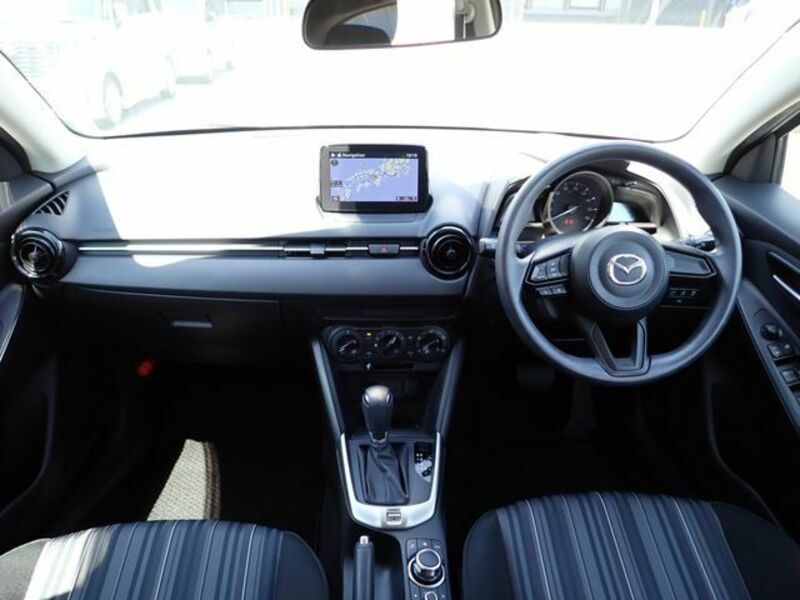 MAZDA2