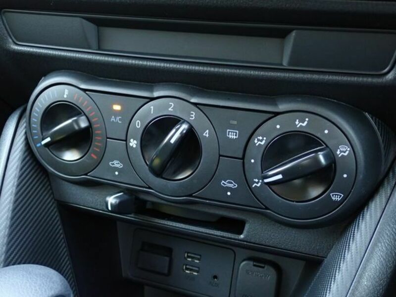 MAZDA2