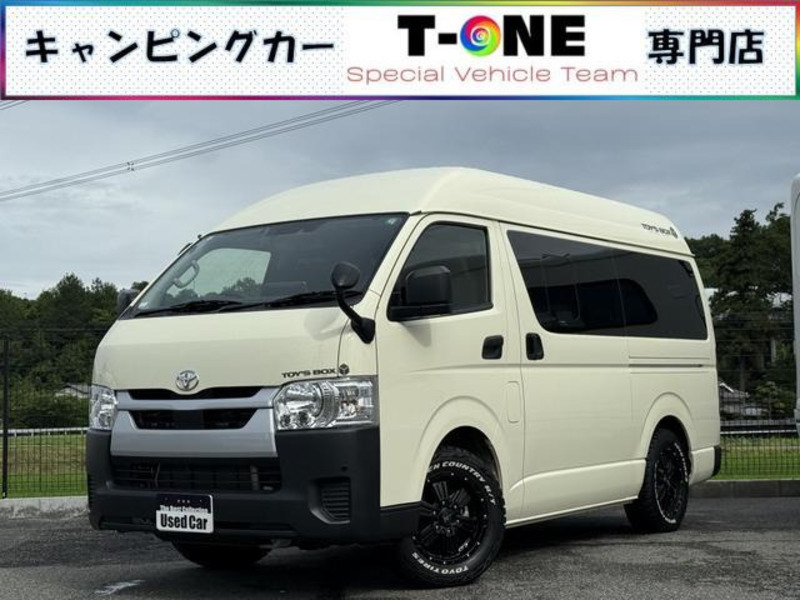 TOYOTA HIACE VAN