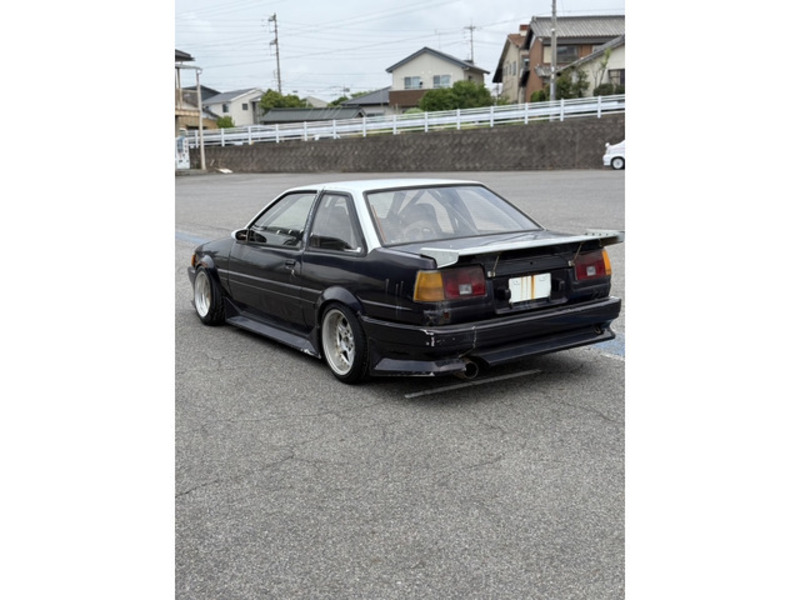 COROLLA LEVIN