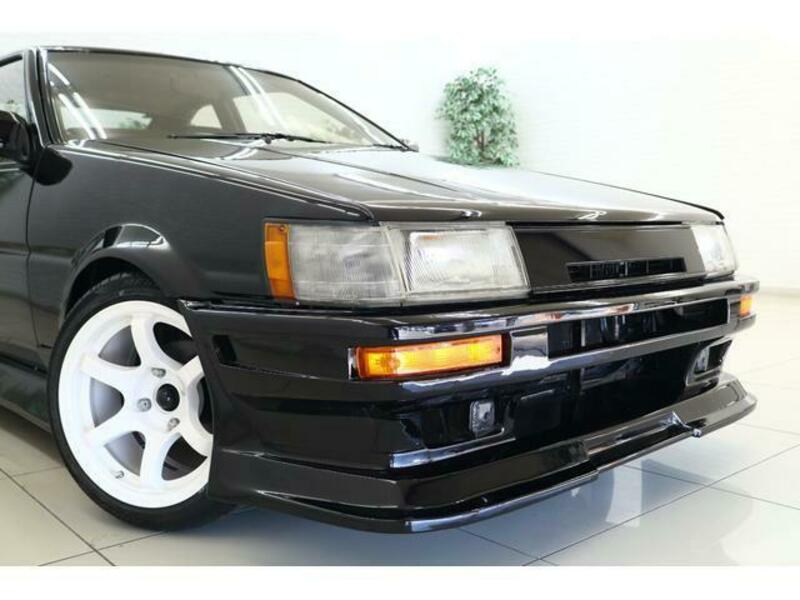 COROLLA LEVIN