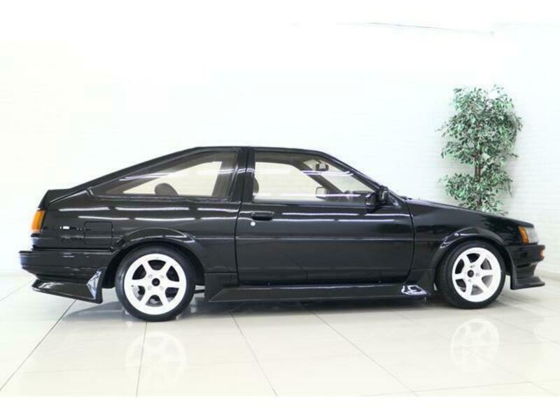 COROLLA LEVIN
